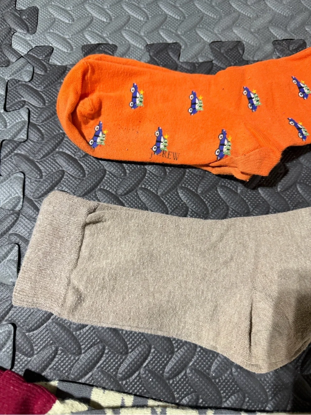 4 pairs of men's dress socks